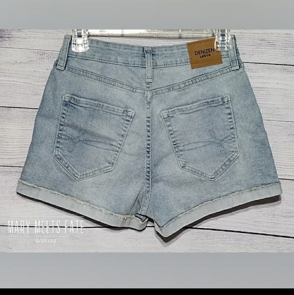Levis Denizen High Rise Mom Shorts 